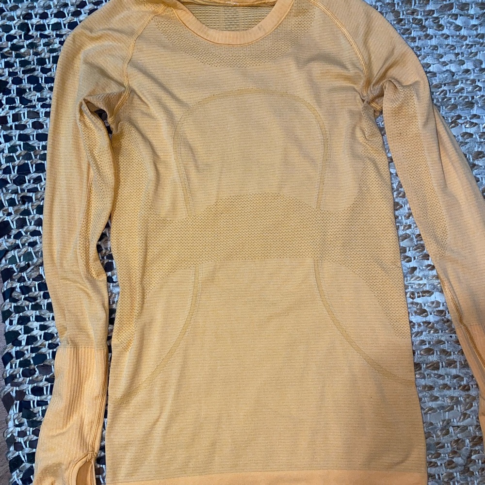 Lululemon swiftly tech long sleeve size 6